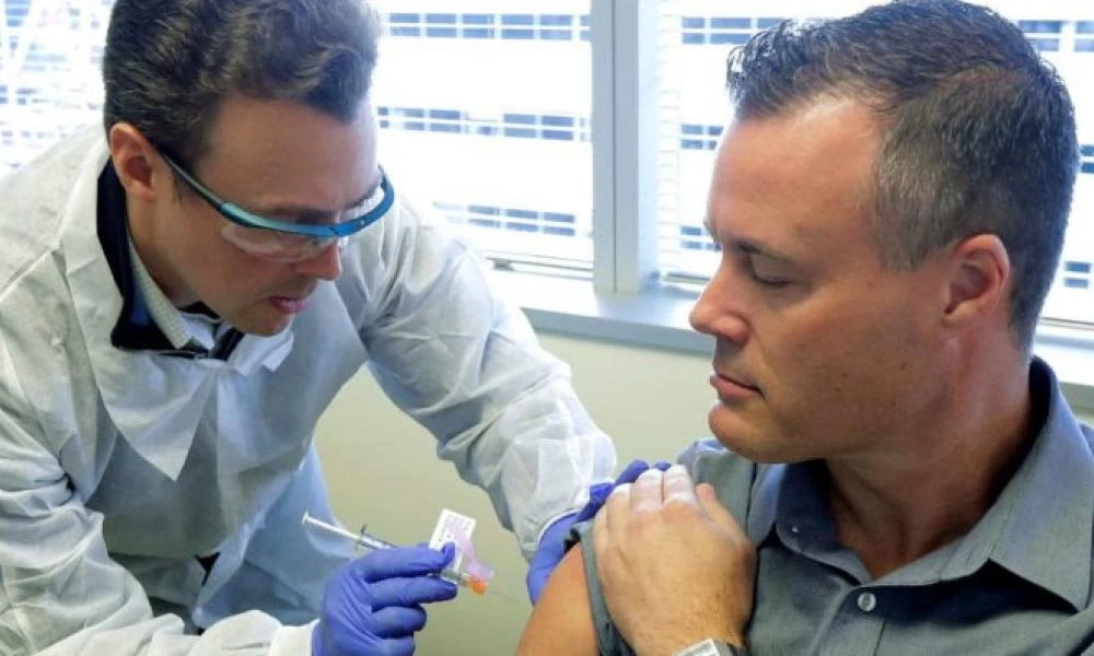 Κορονοϊός: Τέλη του 2020 το εμβόλιο από Pfizer και BioNTech